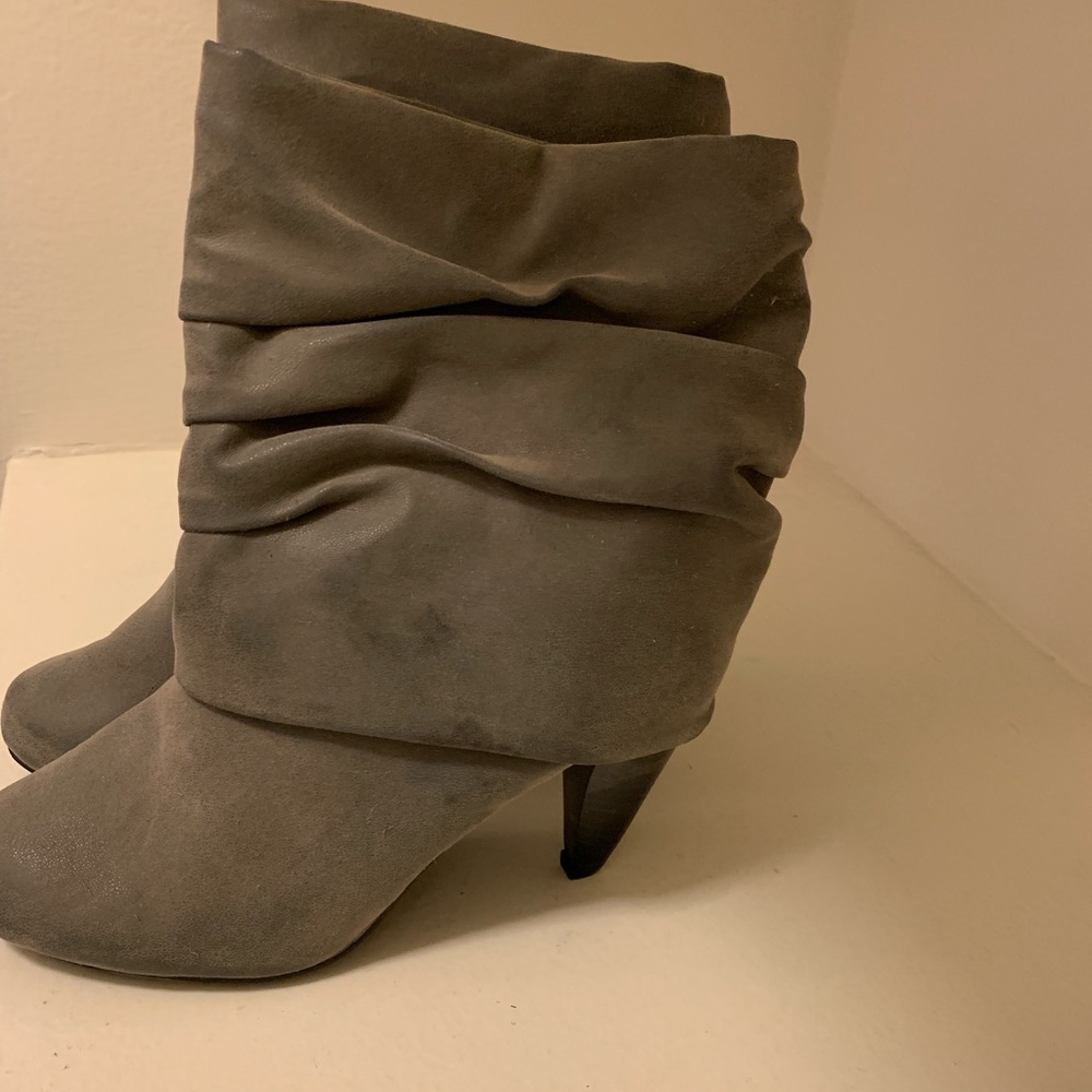 JOURNEY. Slouchy grey booties